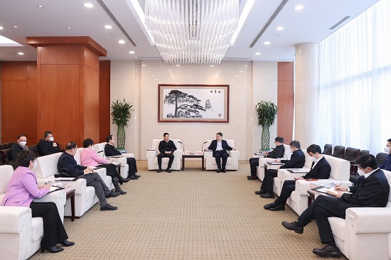 溫樞剛鄧建玲會(huì)見(jiàn)鄂爾多斯市委書(shū)記李理、市長(zhǎng)杜匯良