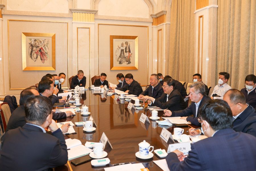 雷鳴山、韓君調(diào)研三峽集團(tuán)新疆區(qū)域工作