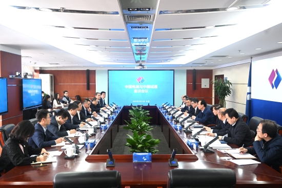 中國(guó)電建黨委書記、董事長(zhǎng)丁焰章與中國(guó)誠(chéng)通集團(tuán)黨委書記、董事長(zhǎng)朱碧新會(huì)談