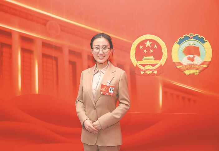 【兩會好聲音】全國人大代表 高珂:加強(qiáng)特高壓網(wǎng)架建設(shè) 保障能源安全促進(jìn)低碳轉(zhuǎn)型