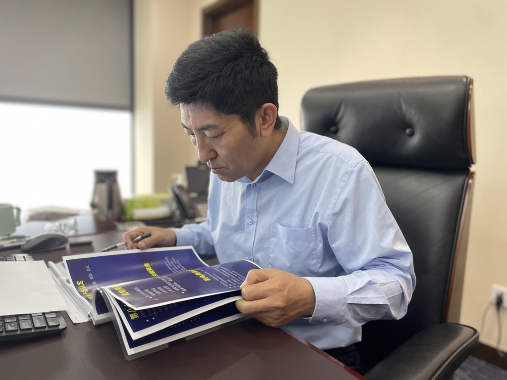 【兩會好聲音】全國人大代表閻洪濤:更好地保障海洋油氣資源勘探開發(fā) 推動傳統(tǒng)油氣與新能源融合發(fā)展