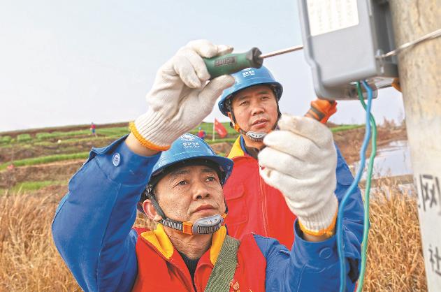 四川通江護航春灌用電，60支服務(wù)隊奔走田間