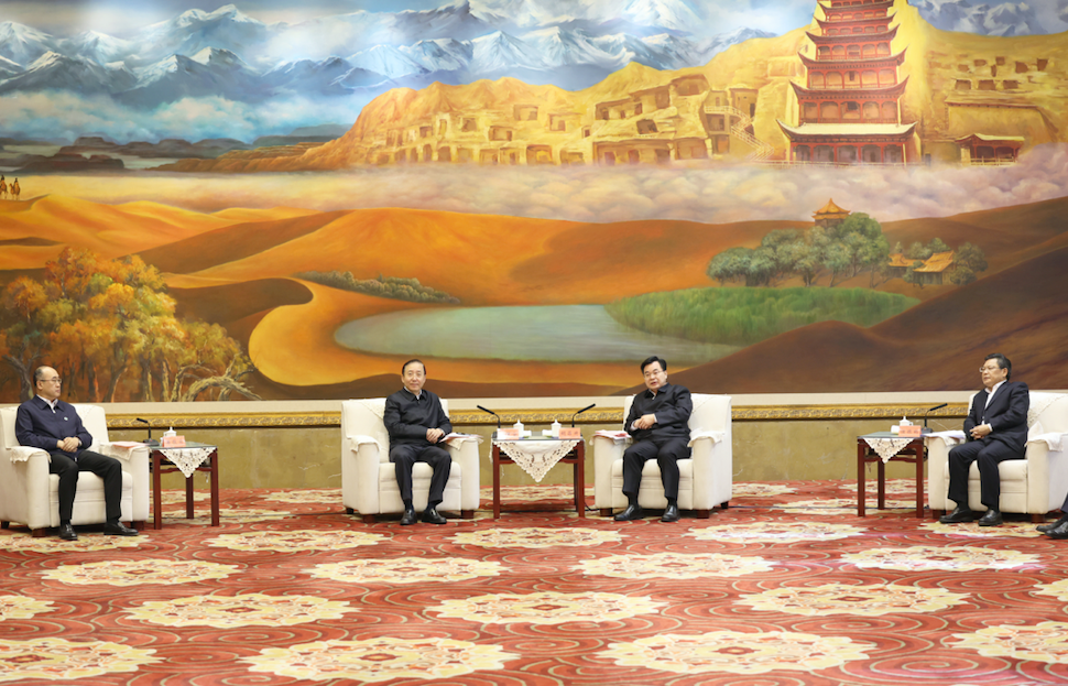 國(guó)家電網(wǎng)公司董事長(zhǎng)、黨組書(shū)記辛保安與甘肅省委書(shū)記胡昌升、省長(zhǎng)任振鶴會(huì)談