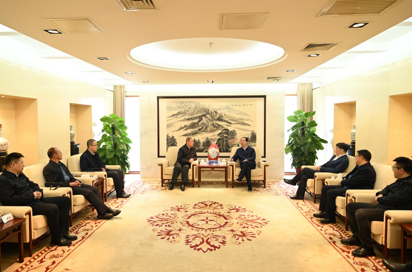 中國電建黨委書記、董事長丁焰章會見內(nèi)蒙古能源集團(tuán)黨委書記、董事長何雨春