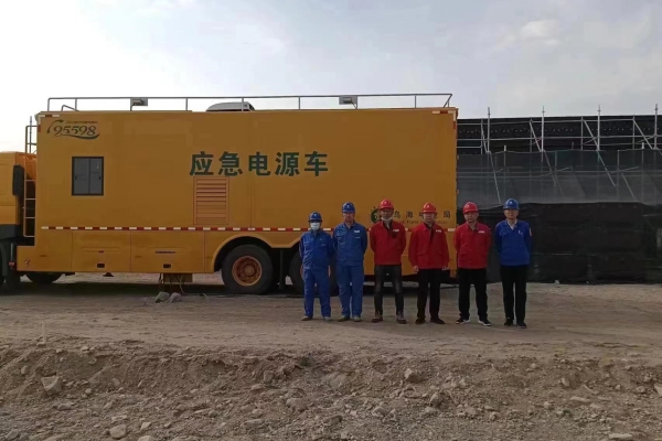 烏海市千里山供電公司:保電路上,我們一直在