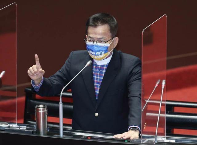 比購(gòu)電價(jià)格太貴更荒謬 賴(lài)士葆質(zhì)疑能源政策這兩點(diǎn)