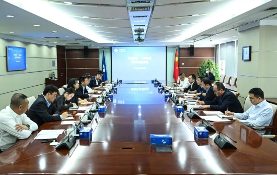 中國(guó)電建黨委常委、副總經(jīng)理劉源與中國(guó)建材股份副總裁王兵舉行會(huì)談