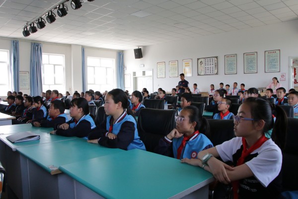 烏海供電公司聯(lián)合黨支部電力宣傳進(jìn)校園，“電”亮未來護(hù)成長