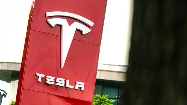 特斯拉二季度交付46.61萬輛創(chuàng)新高，上半年股價(jià)漲幅112%