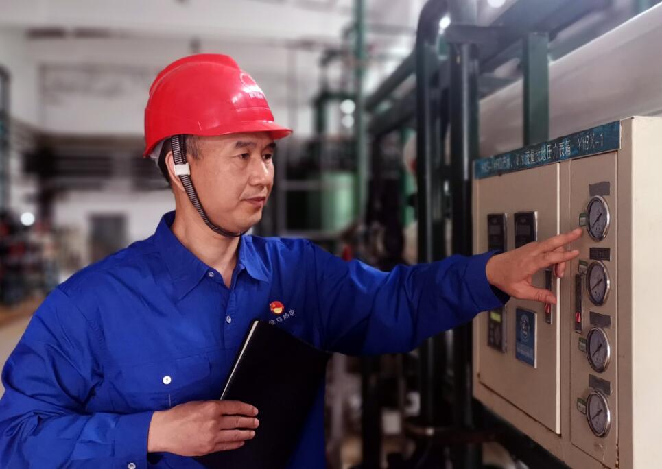 黃振峰:挑重?fù)?dān)報(bào)黨恩