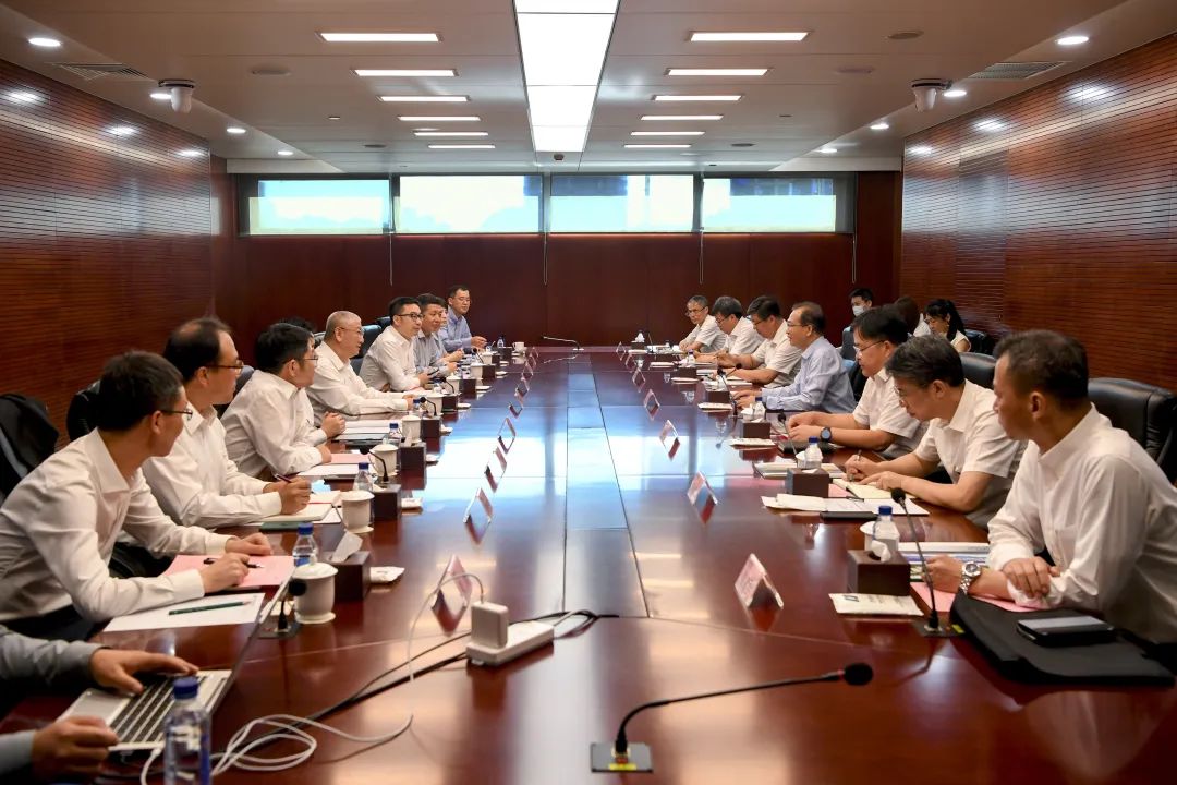 華電集團(tuán)黨組書(shū)記、董事長(zhǎng)江毅會(huì)見(jiàn)隆基綠能總裁李振國(guó)