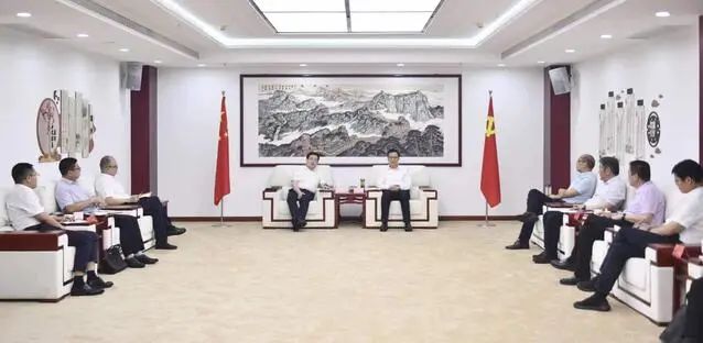 漯河市委書記秦保強、市長黃鈁會見中國電建華中區(qū)總部黨委書記、總經(jīng)理蹇尚友一行