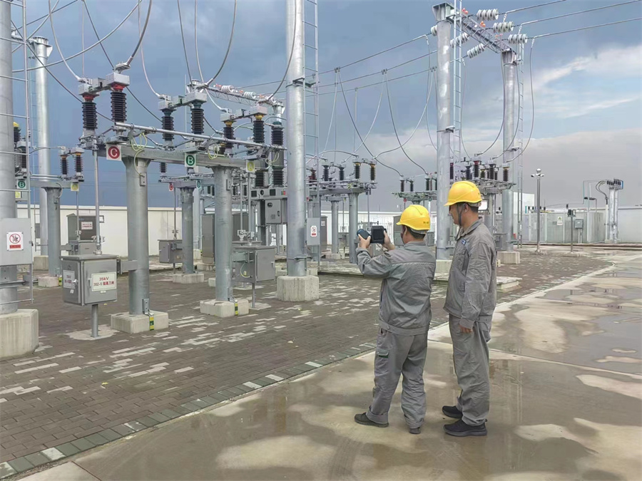 國網秦皇島供電公司全力應對臺風“杜蘇芮”確?？煽抗╇? width=