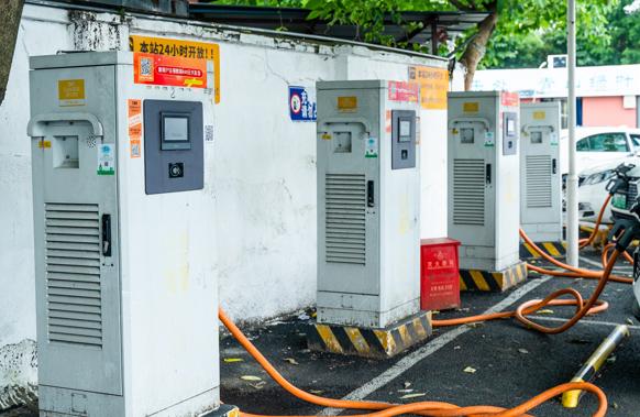 新能源汽車(chē)日漸增多，充電樁使用亂象如何管?