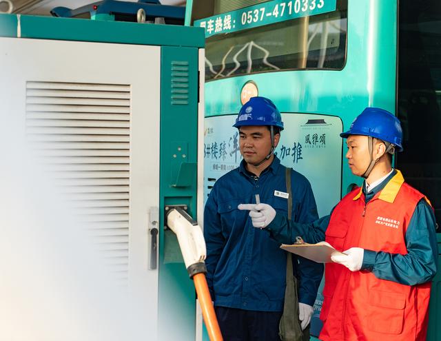 創(chuàng)新典型案例!濟(jì)寧新能源汽車充電樁報裝實(shí)現(xiàn)一件事一次辦