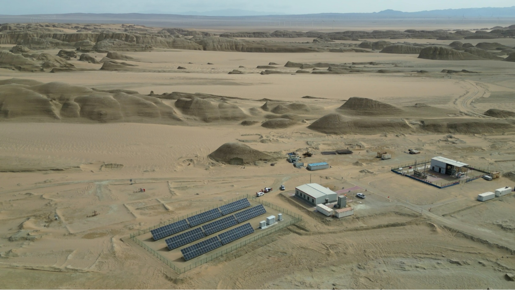 青海油田首個“光伏+儲能”地面光伏項(xiàng)目日均發(fā)電破萬度