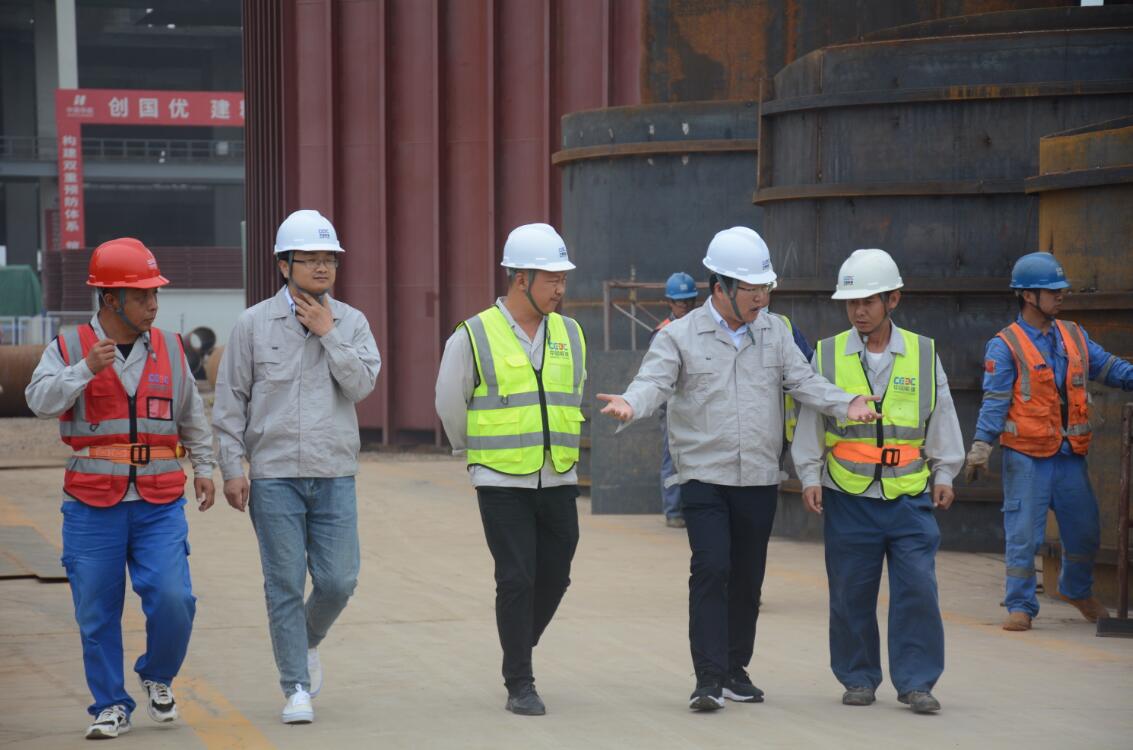 中國能建建筑集團(tuán)黨委副書記、總經(jīng)理羅耕能到正寧百萬項目調(diào)研指導(dǎo)工作