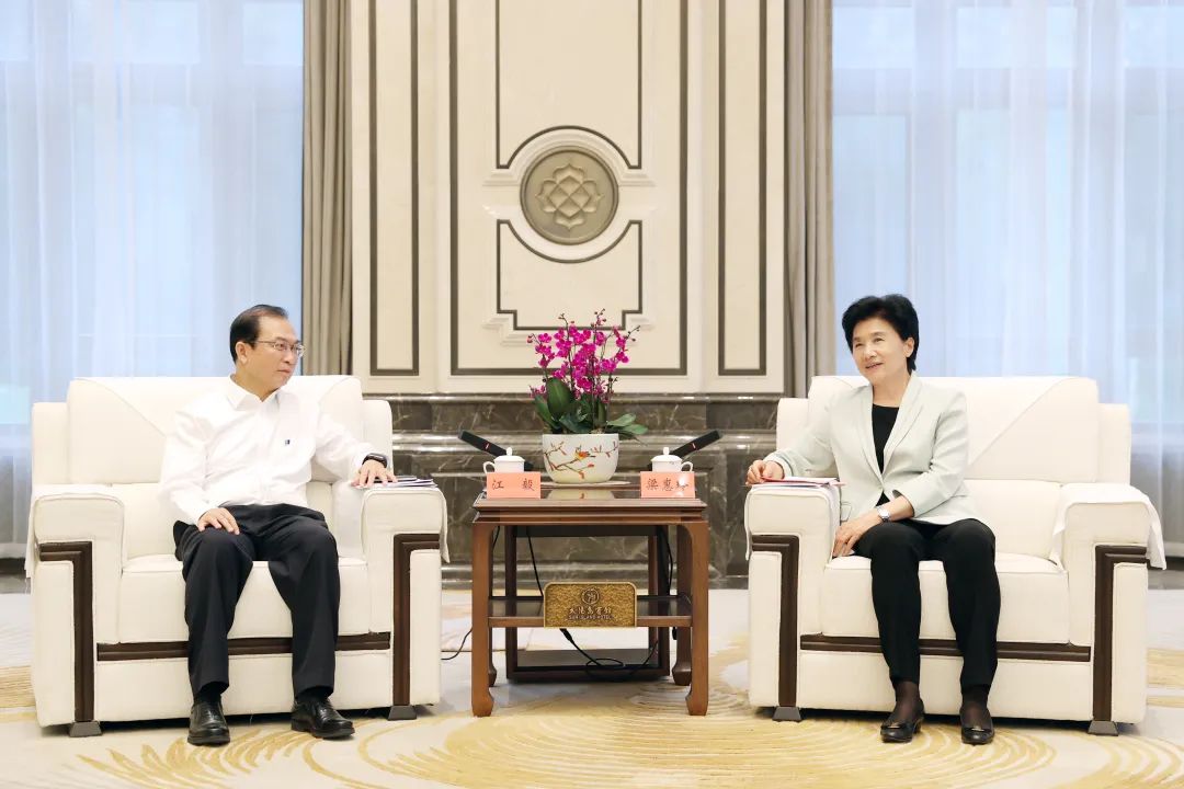華電集團(tuán)黨組書(shū)記、董事長(zhǎng)江毅拜會(huì)黑龍江省委副書(shū)記、省長(zhǎng)梁惠玲