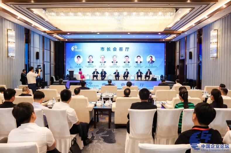 中國能建黨委副書記、工會主席馬明偉參加第六屆中國企業(yè)論壇