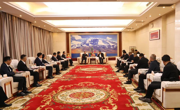 華電集團(tuán)黨組書記、董事長(zhǎng)江毅與喀什地委副書記、行署專員艾尼瓦爾·吐爾遜舉行會(huì)談