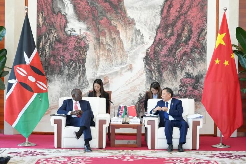 中國(guó)能建黨委書(shū)記、董事長(zhǎng)宋海良與肯尼亞總統(tǒng)魯托會(huì)談