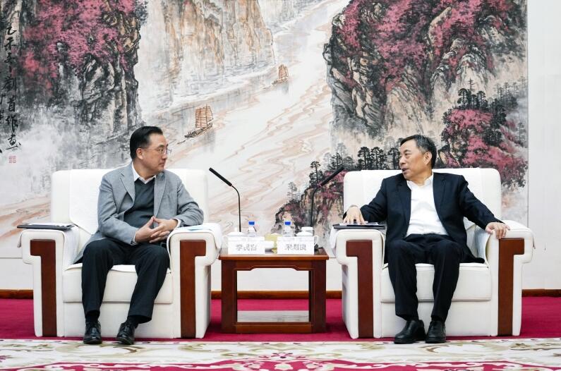 中國(guó)能建黨委書(shū)記、董事長(zhǎng)宋海良與華夏銀行黨委書(shū)記、董事長(zhǎng)李民吉會(huì)談