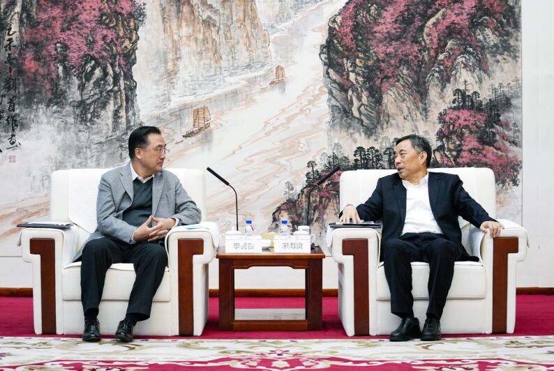 中國(guó)能建黨委書(shū)記、董事長(zhǎng)宋海良與華夏銀行黨委書(shū)記、董事長(zhǎng)李民吉會(huì)談