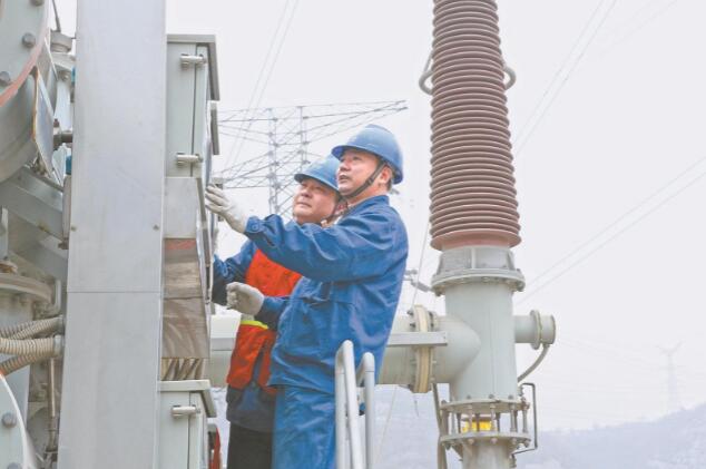 靳海軍: 專注電氣試驗35年 持續(xù)創(chuàng)新解難題