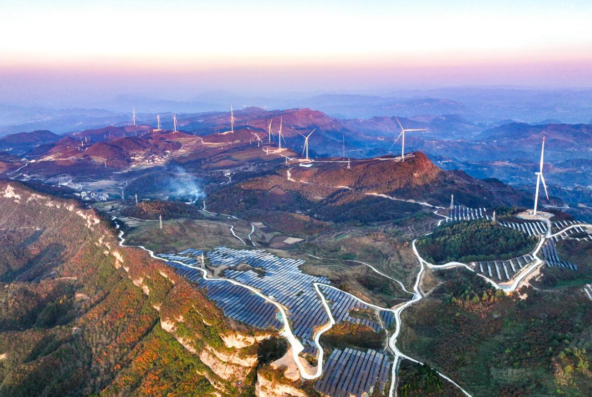 廣東能源集團(tuán)頂董坡風(fēng)光一體化項目全容量并網(wǎng)發(fā)電