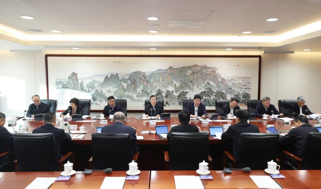 國(guó)家電網(wǎng)公司領(lǐng)導(dǎo)班子和專職助理、總師、副總師2024年調(diào)研座談會(huì)召開