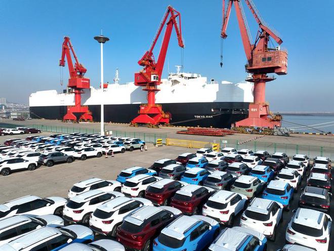 中國不僅電動汽車在世界火了，就連汽車運(yùn)輸船也跟著圈粉