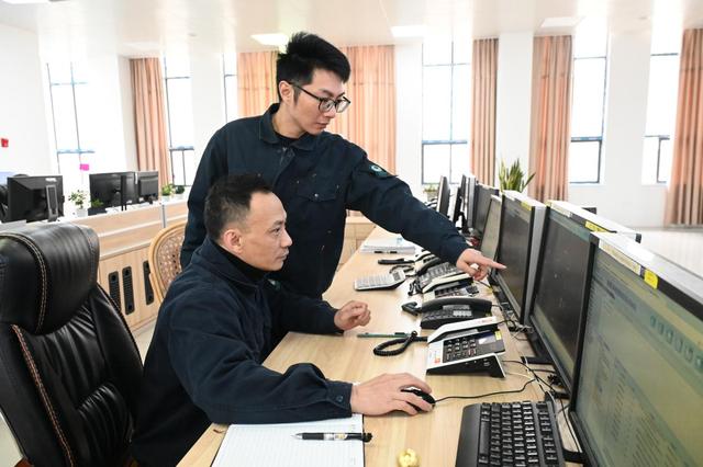 國(guó)網(wǎng)光澤縣供電公司春節(jié)“掌燈人”,守護(hù)萬(wàn)家燈火