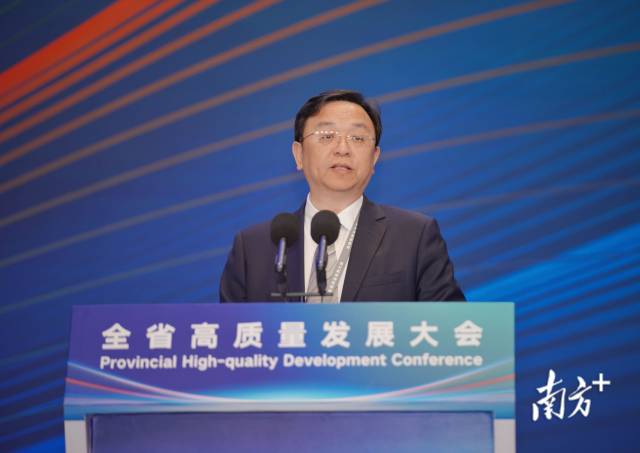 王傳福：新能源汽車發(fā)展只會(huì)快跑，不給喘口氣機(jī)會(huì)