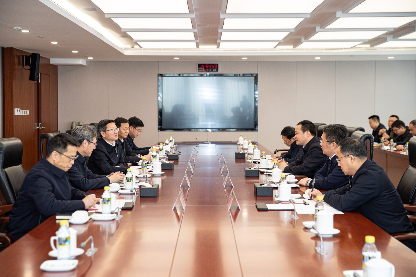 國家能源集團(tuán)公司總經(jīng)理、黨組副書記余兵會(huì)見上饒市委書記陳云