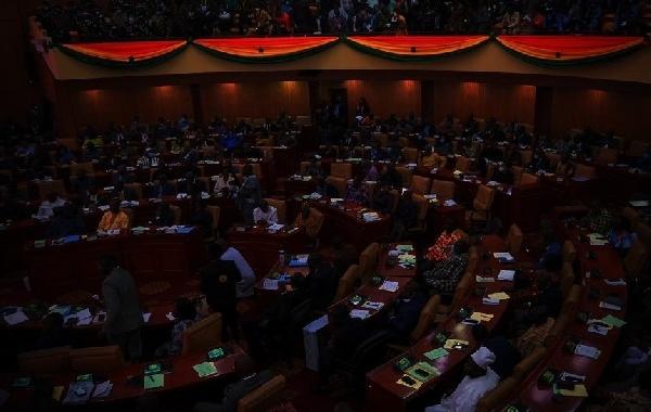 英媒：加納議會(huì)欠電費(fèi)，電力公司拉閘打斷國(guó)情咨文