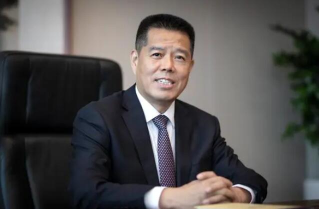 加快推動傳統(tǒng)煤炭企業(yè)向新能源企業(yè)轉(zhuǎn)型發(fā)展——訪全國人大代表，山東能源集團黨委書記、董事長 李偉