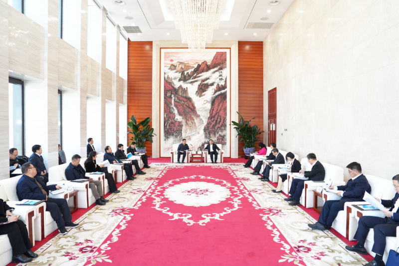 中國能建黨委書記、董事長宋海良與北京市朝陽區(qū)區(qū)長吳小杰會談