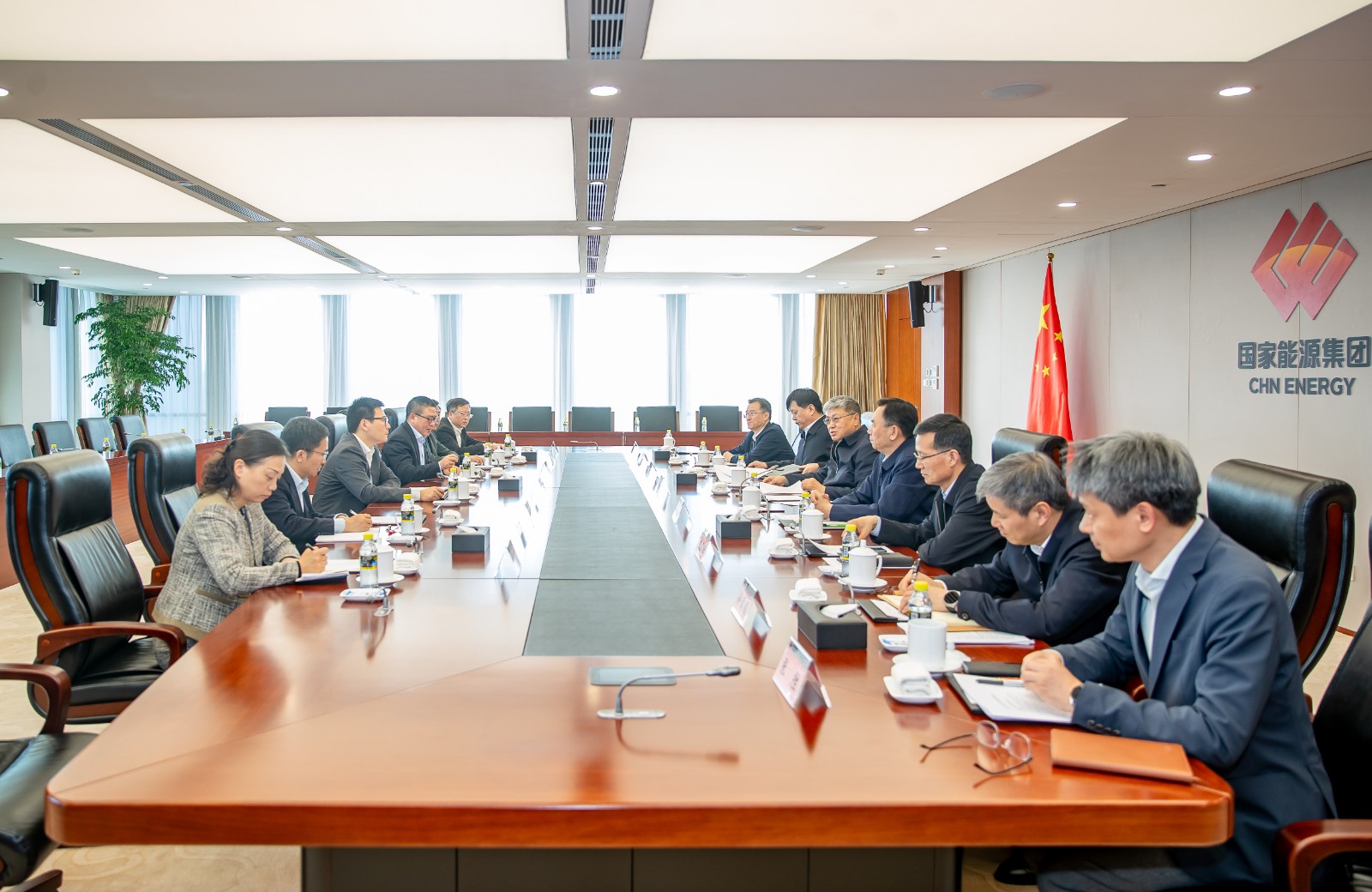 國(guó)家能源集團(tuán)黨組書記、董事長(zhǎng)劉國(guó)躍會(huì)見(jiàn)上海電氣集團(tuán)黨委書記、董事長(zhǎng)吳磊