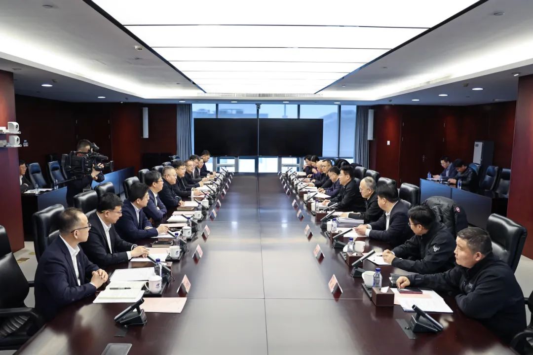 華電集團黨組副書記、總經理葉向東與北京市副市長高朋舉行會談