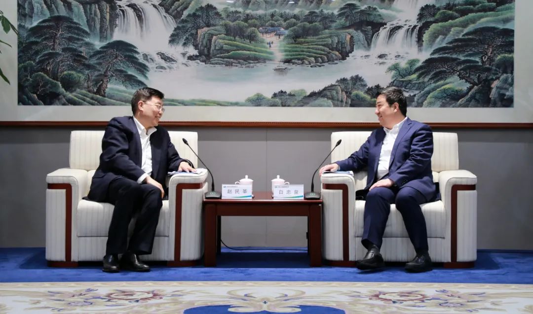 中國(guó)電氣裝備黨委書(shū)記、董事長(zhǎng)白忠泉會(huì)見(jiàn)首鋼集團(tuán)黨委書(shū)記、董事長(zhǎng)趙民革
