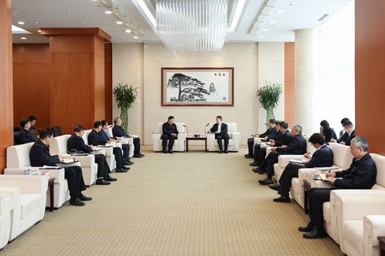 華能集團董事長溫樞剛、總經(jīng)理鄧建玲會見國家電網(wǎng)董事長張智剛