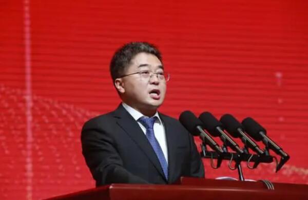 “垃圾大王”嚴(yán)圣軍，拿啥完成近千億投資?