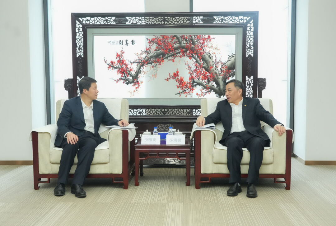 中國(guó)能建黨委書記、董事長(zhǎng)宋海良與臨沂市市長(zhǎng)張寶亮?xí)? width=