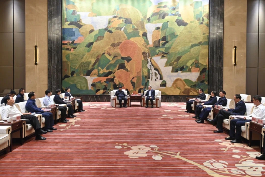 武漢市委書記郭元強(qiáng)、市長(zhǎng)程用文會(huì)見(jiàn)三峽集團(tuán)董事長(zhǎng)劉偉平一行