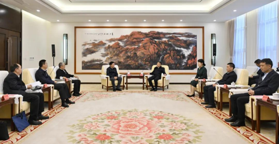 國家電投董事長劉明勝、總經(jīng)理栗寶卿拜會內(nèi)蒙古自治區(qū)黨委書記孫紹騁、自治區(qū)主席王莉霞