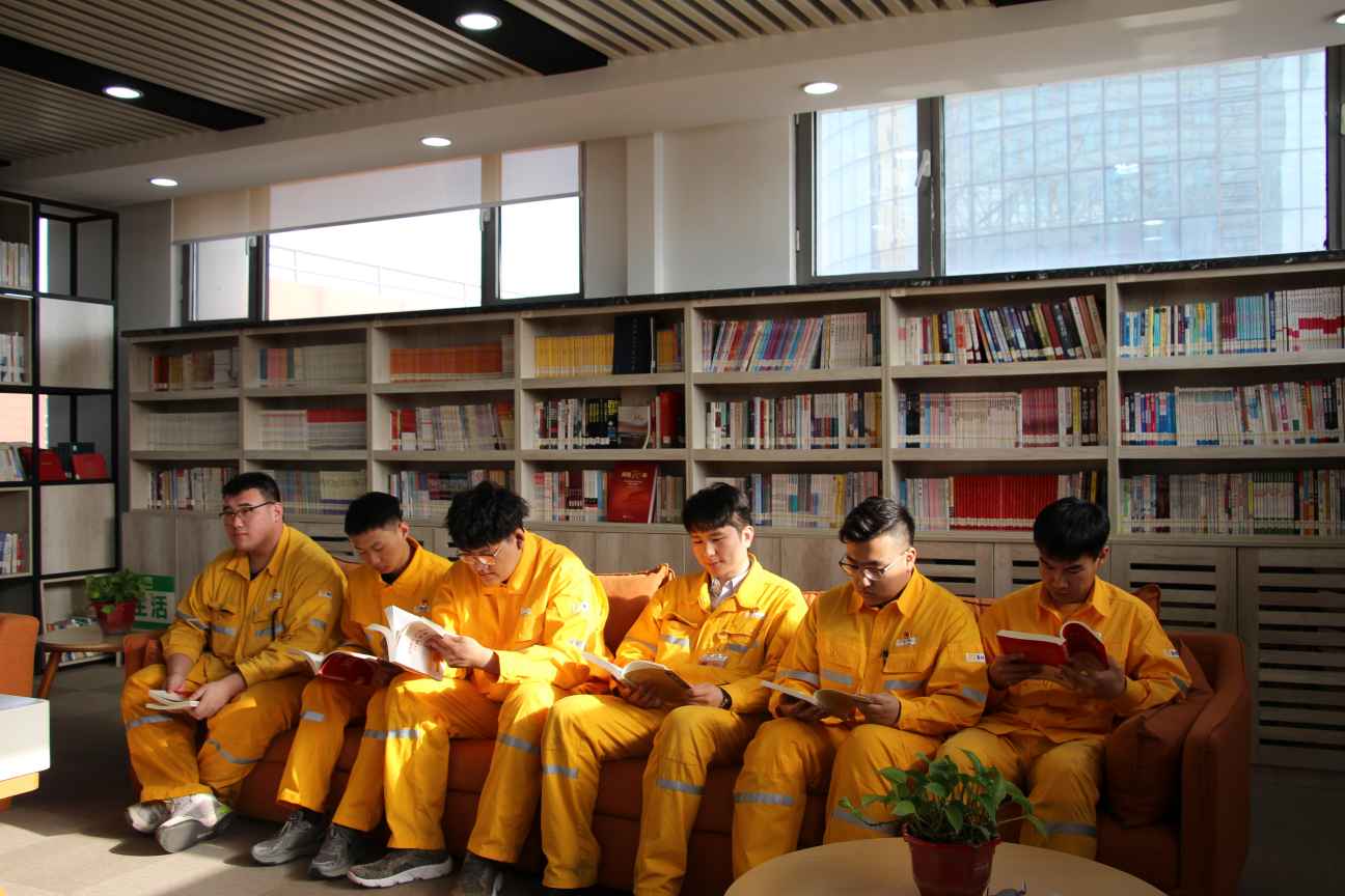 華潤(rùn)電力盤(pán)錦公司“學(xué)習(xí)百年黨史、誦讀紅色經(jīng)典”青年讀書(shū)分享活動(dòng)