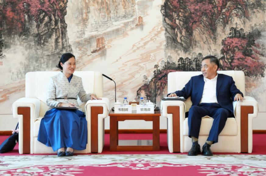 宋海良與廣西博覽局黨組書記、局長韋朝暉會談