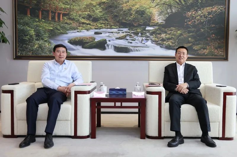 陜煤集團(tuán)黨委書記、董事長張文琪會見中鐵十八局集團(tuán)黨委書記、董事長閆廣天一行