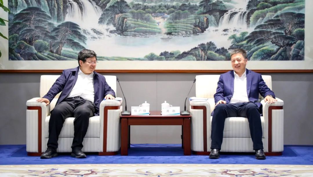 中國電氣裝備黨委副書記、總經(jīng)理周群會(huì)見濟(jì)南市副市長任廣鋒