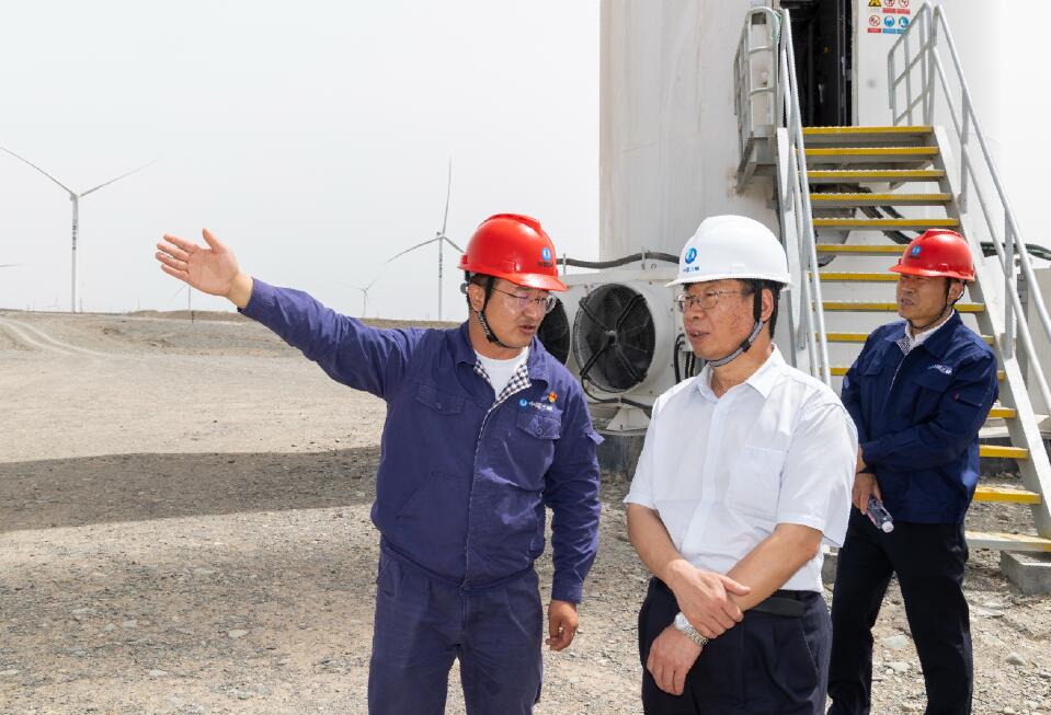 三峽集團(tuán)董事長(zhǎng)、黨組書記劉偉平調(diào)研三峽集團(tuán)新疆區(qū)域工作